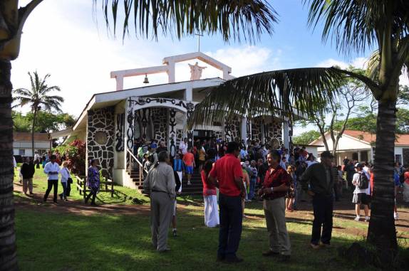 A simpática igreja de Hanga Roa, em Rapa Nui (ou Ilha de Páscoa), ilha chilena no meio do Oceano Pacífico